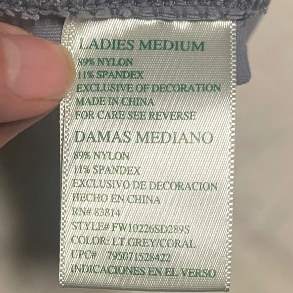 Athleta Capri Leggings. Zip pocket Mesh at leg bottoms. Athletic wear Sz Medium - Picture 7 of 7